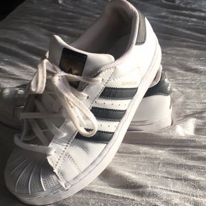 Adidas girls shoes size 2.5